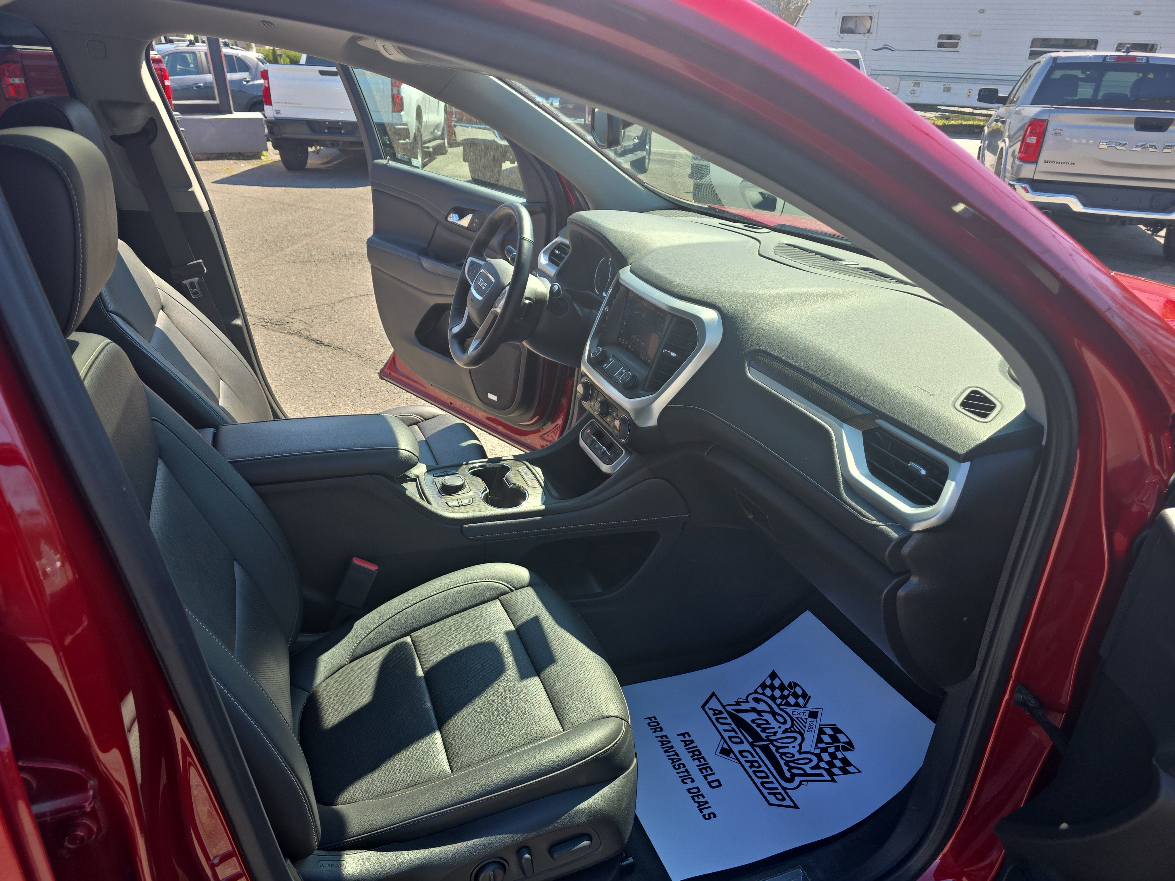 2023 GMC Acadia SLT