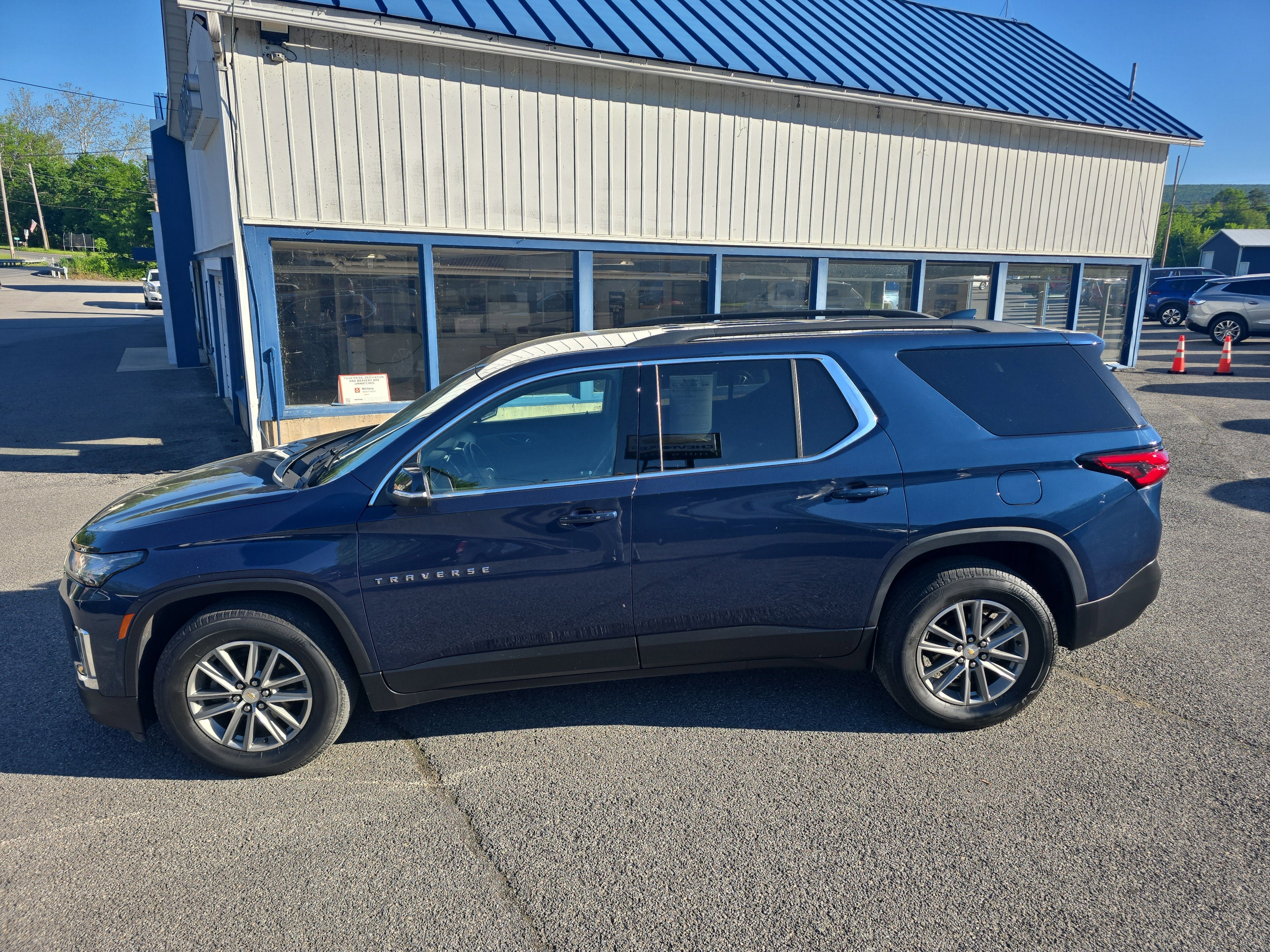 2023 Chevrolet Traverse LT Cloth