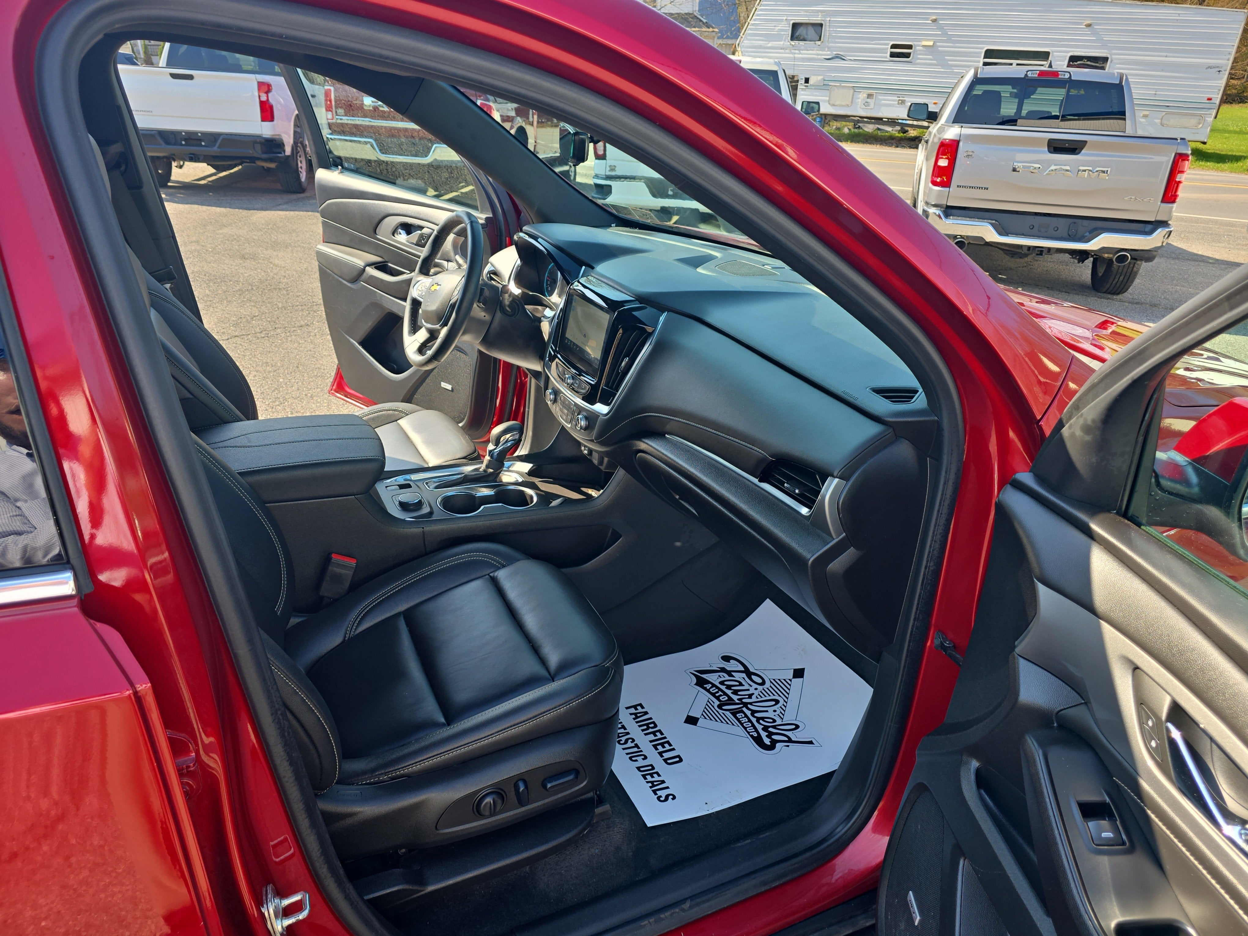 2023 Chevrolet Traverse LT Leather