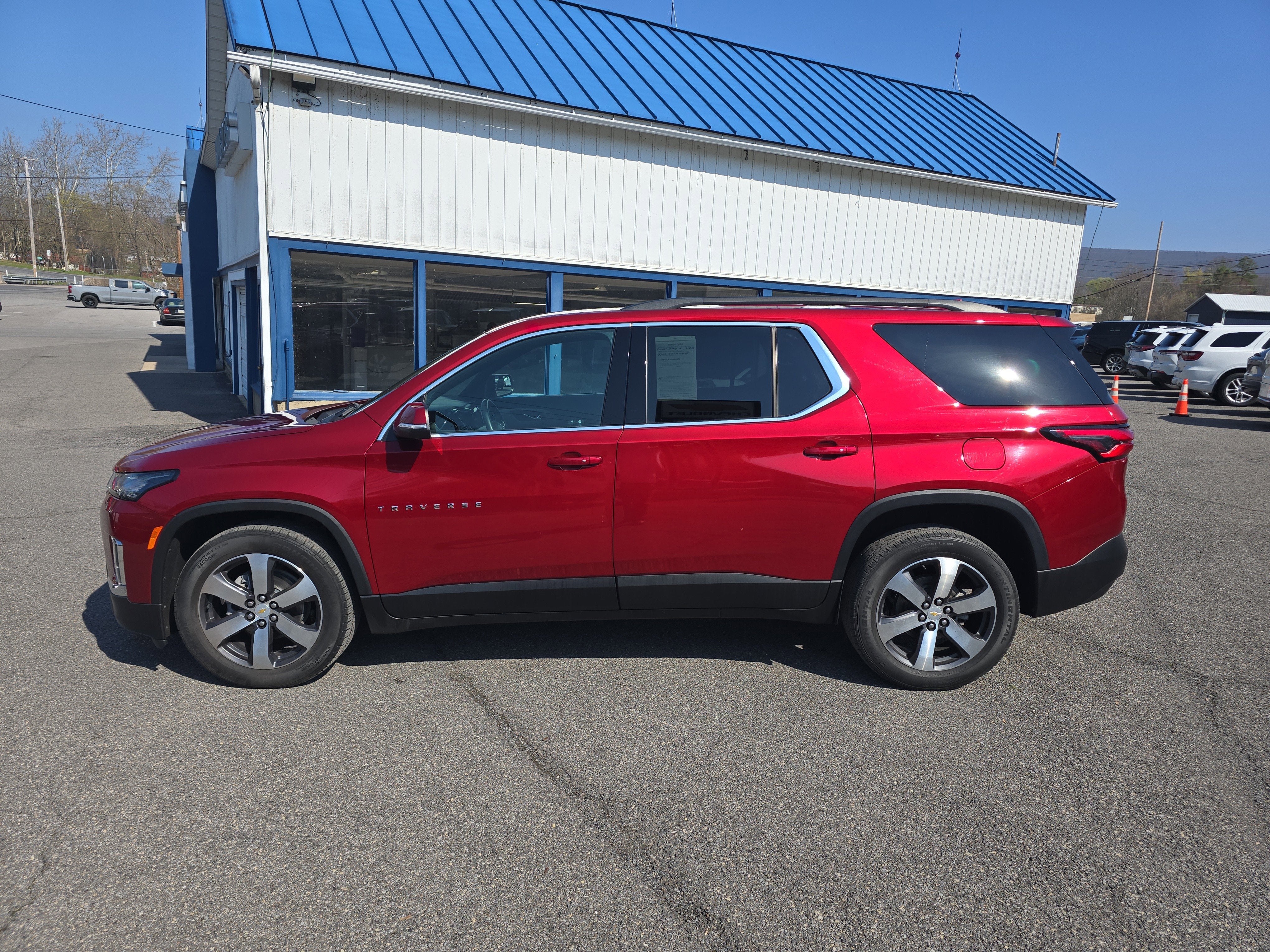 2023 Chevrolet Traverse LT Leather