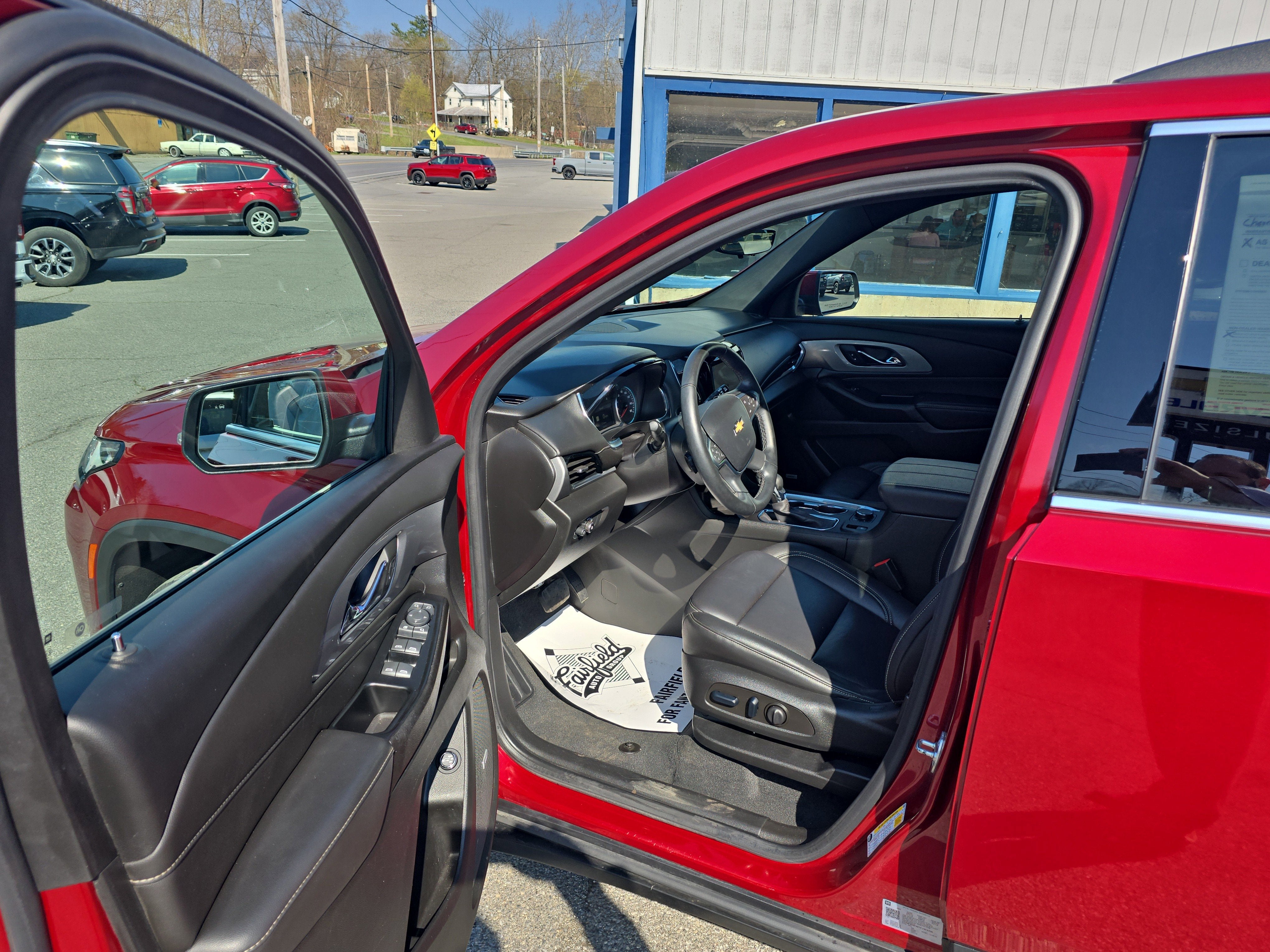 2023 Chevrolet Traverse LT Leather