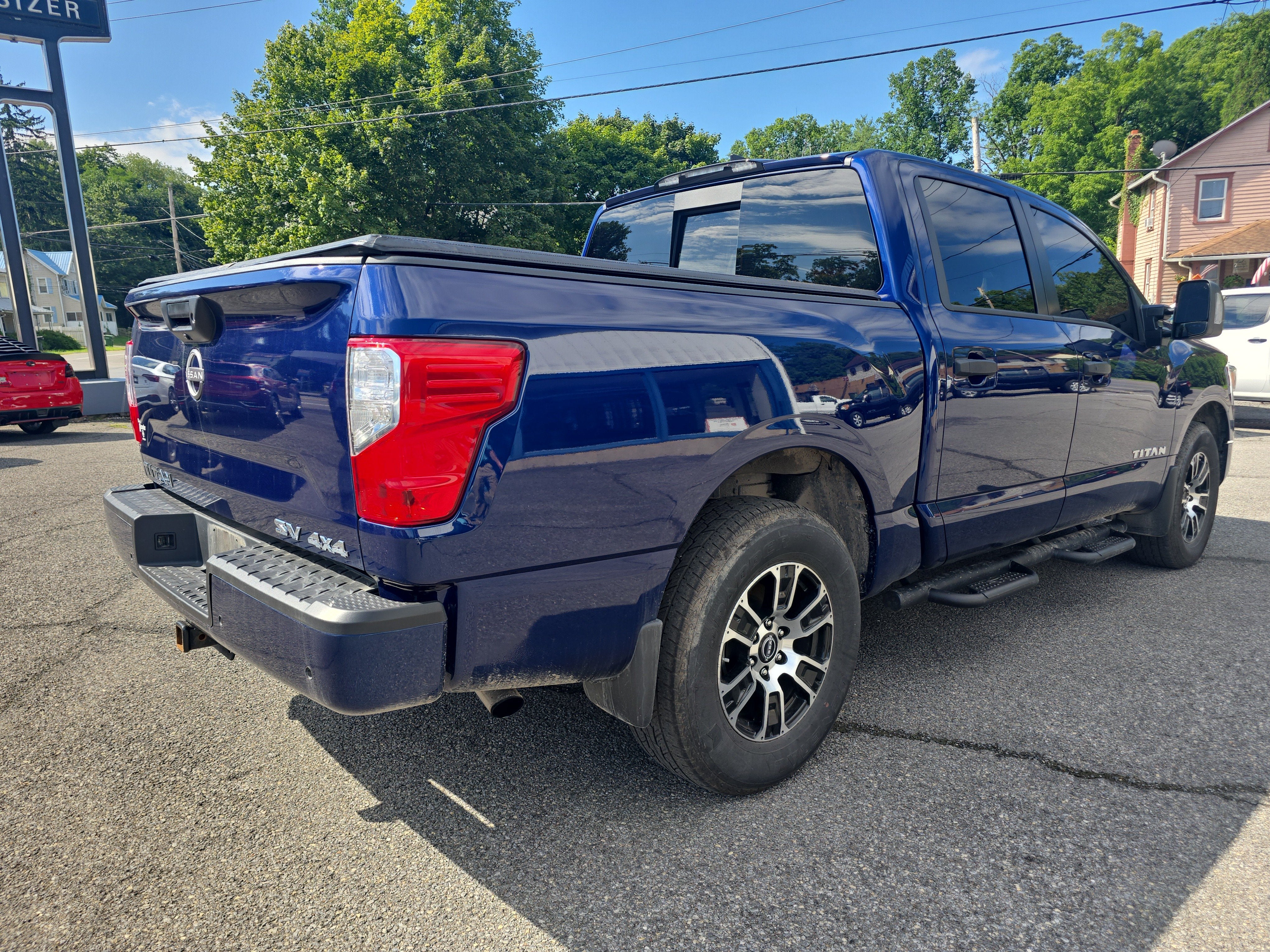 2024 Nissan TITAN Crew Cab SV 4x4