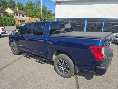2024 Nissan TITAN Crew Cab SV 4x4