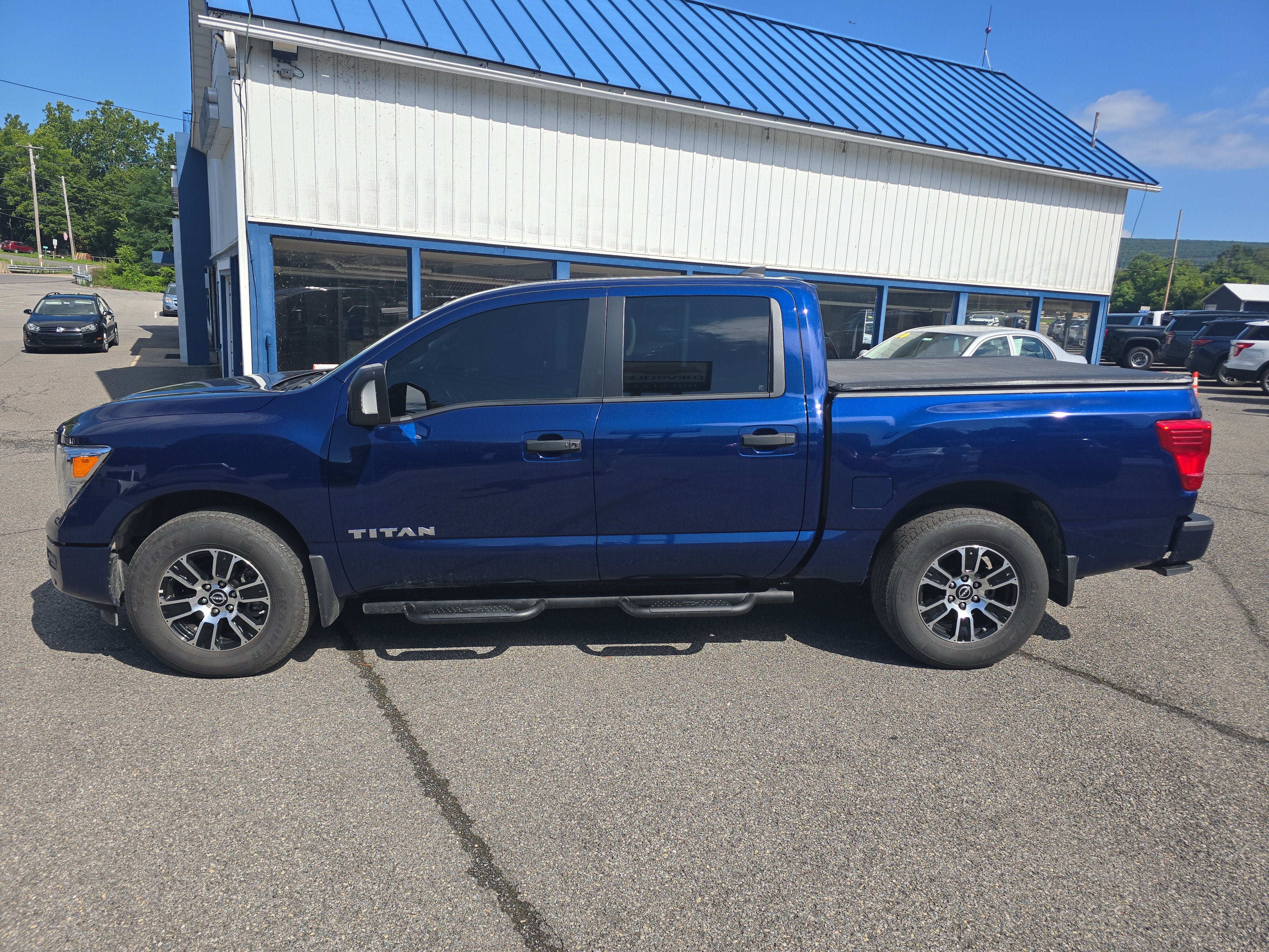 2024 Nissan TITAN Crew Cab SV 4x4