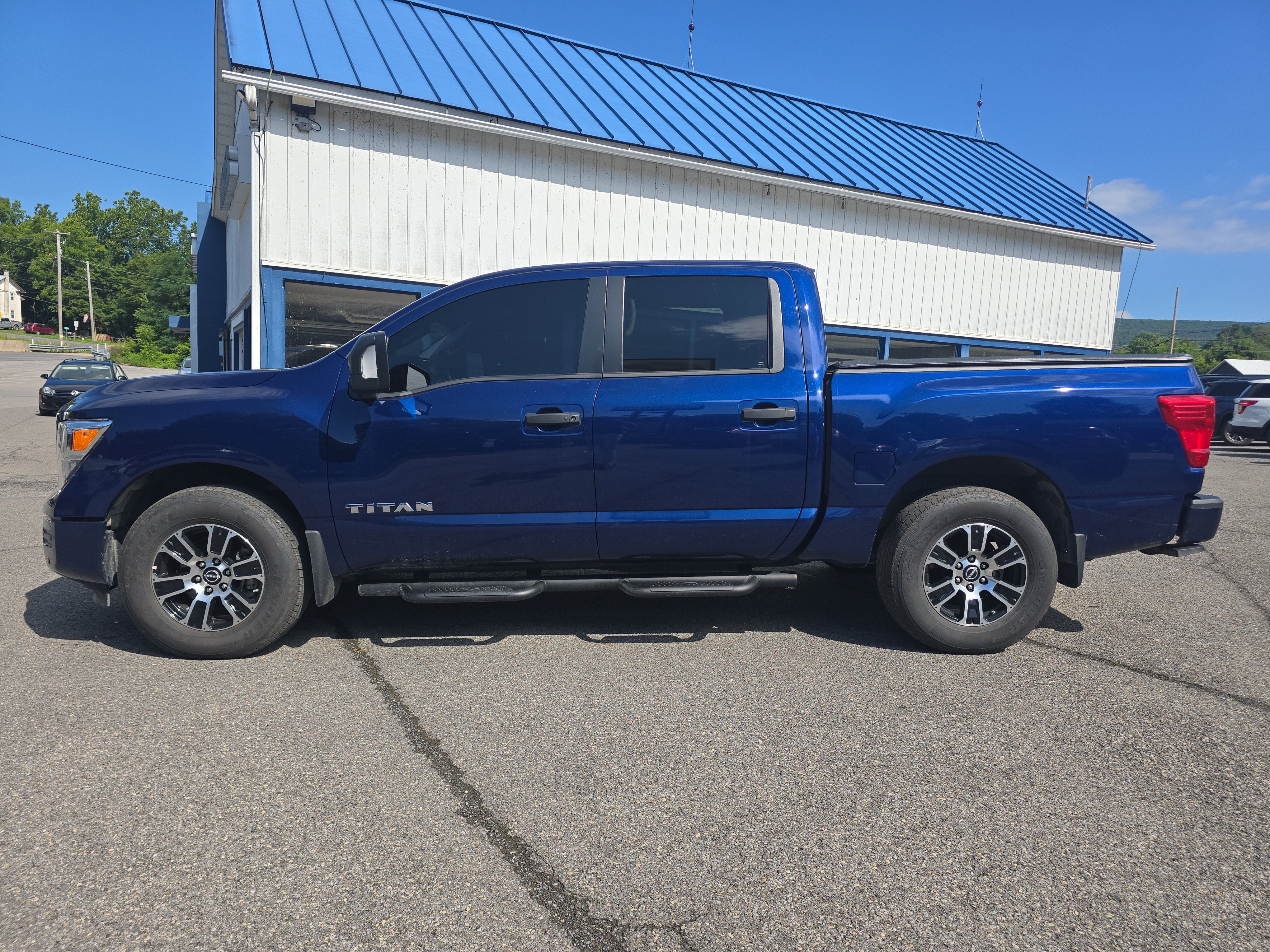 2024 Nissan TITAN Crew Cab SV 4x4