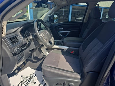 2024 Nissan TITAN Crew Cab SV 4x4