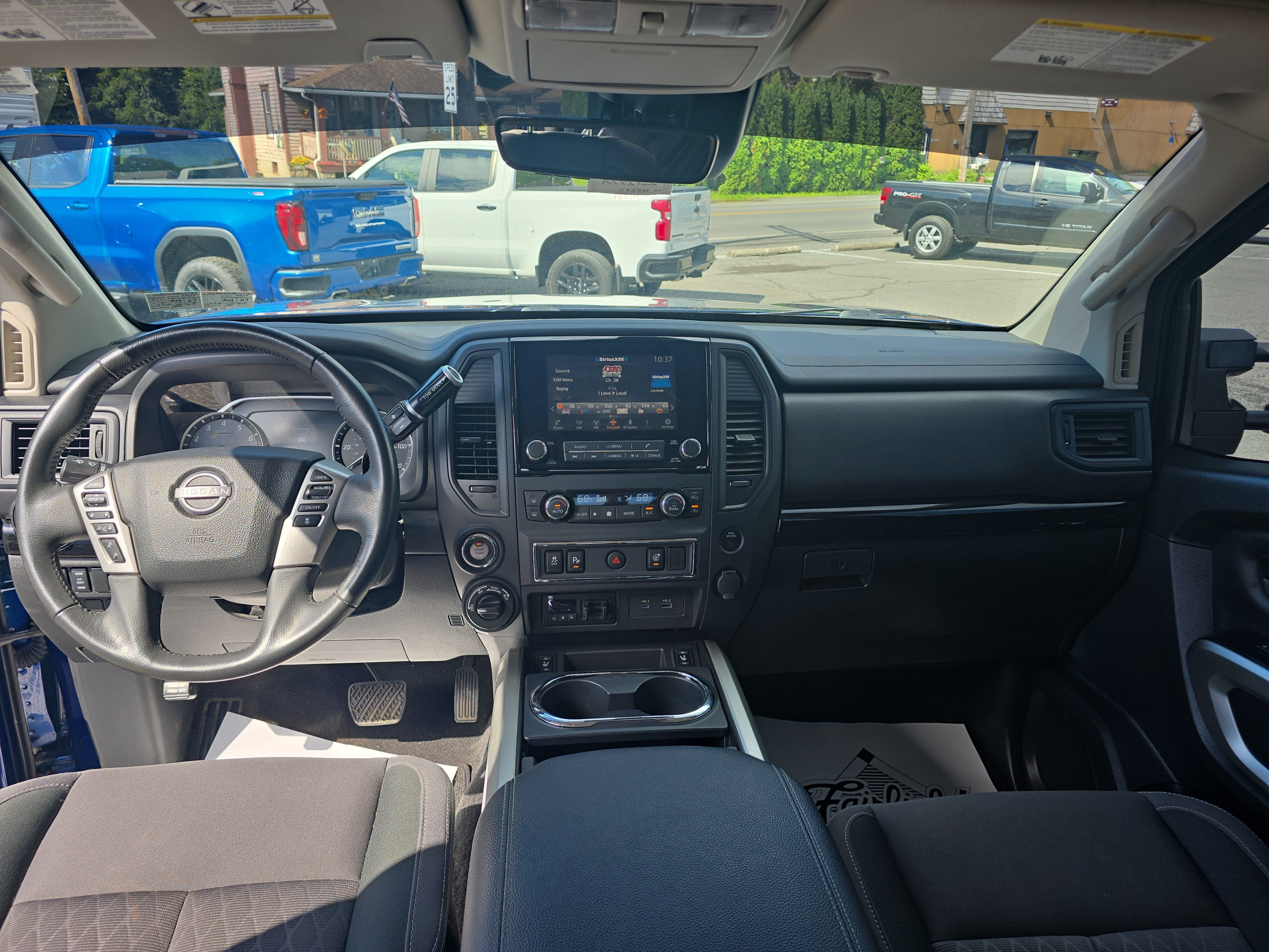 2024 Nissan TITAN Crew Cab SV 4x4
