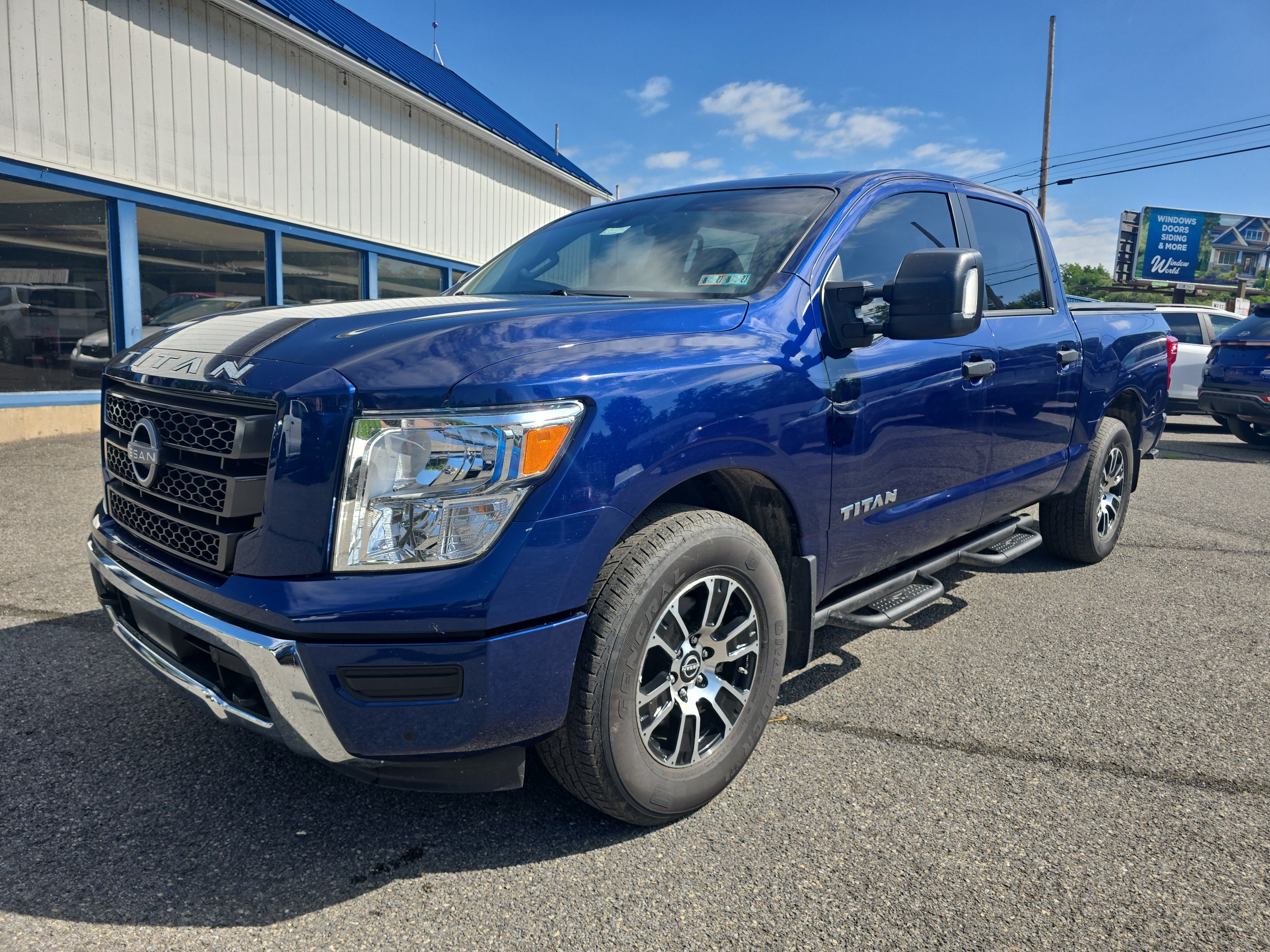 2024 Nissan TITAN Crew Cab SV 4x4