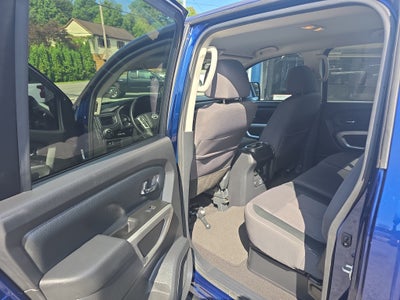 2024 Nissan TITAN Crew Cab SV 4x4