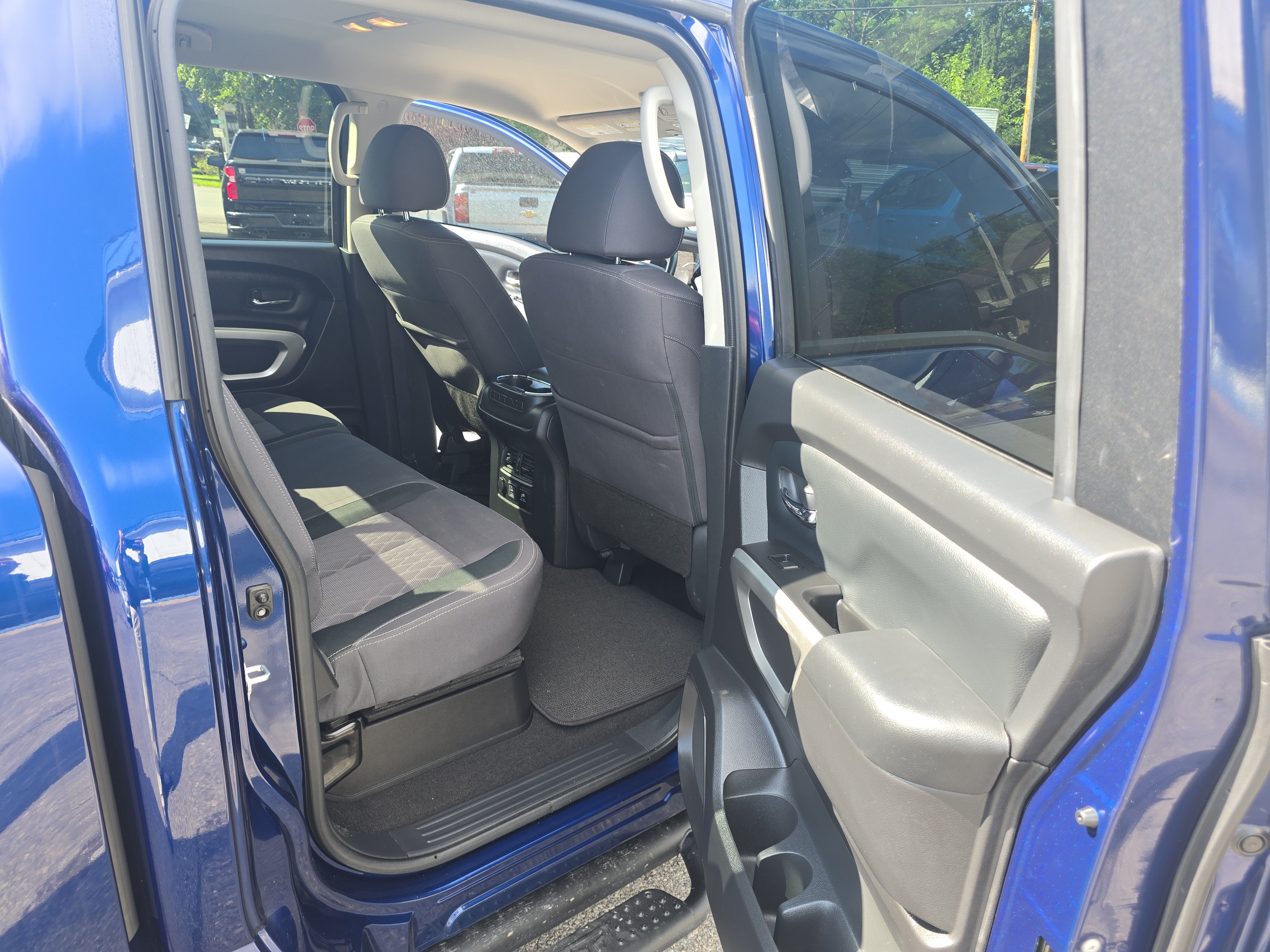 2024 Nissan TITAN Crew Cab SV 4x4