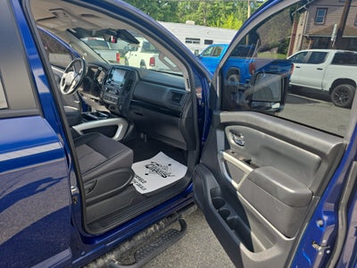 2024 Nissan TITAN Crew Cab SV 4x4