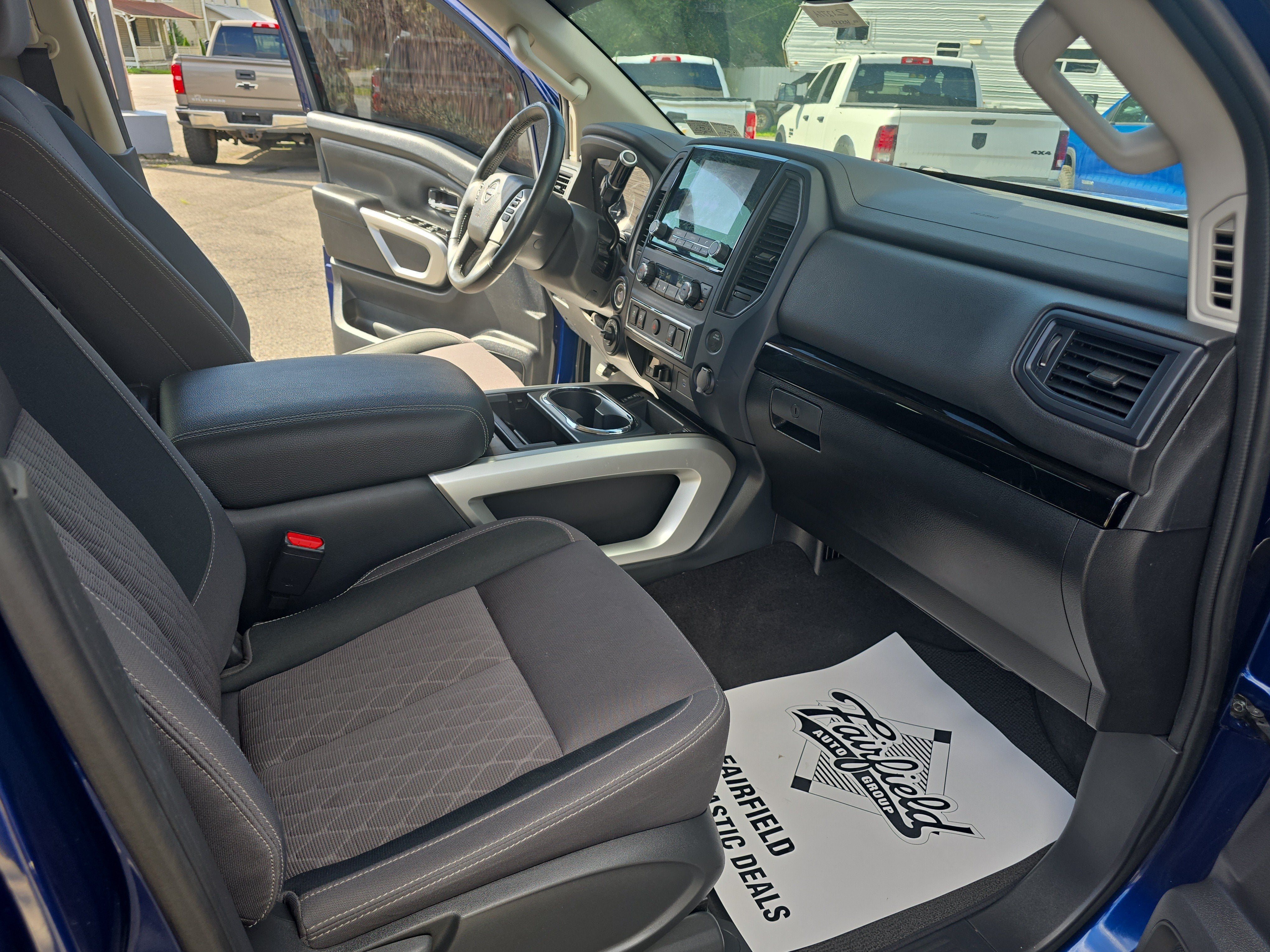 2024 Nissan TITAN Crew Cab SV 4x4