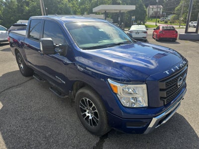 2024 Nissan TITAN Crew Cab SV 4x4