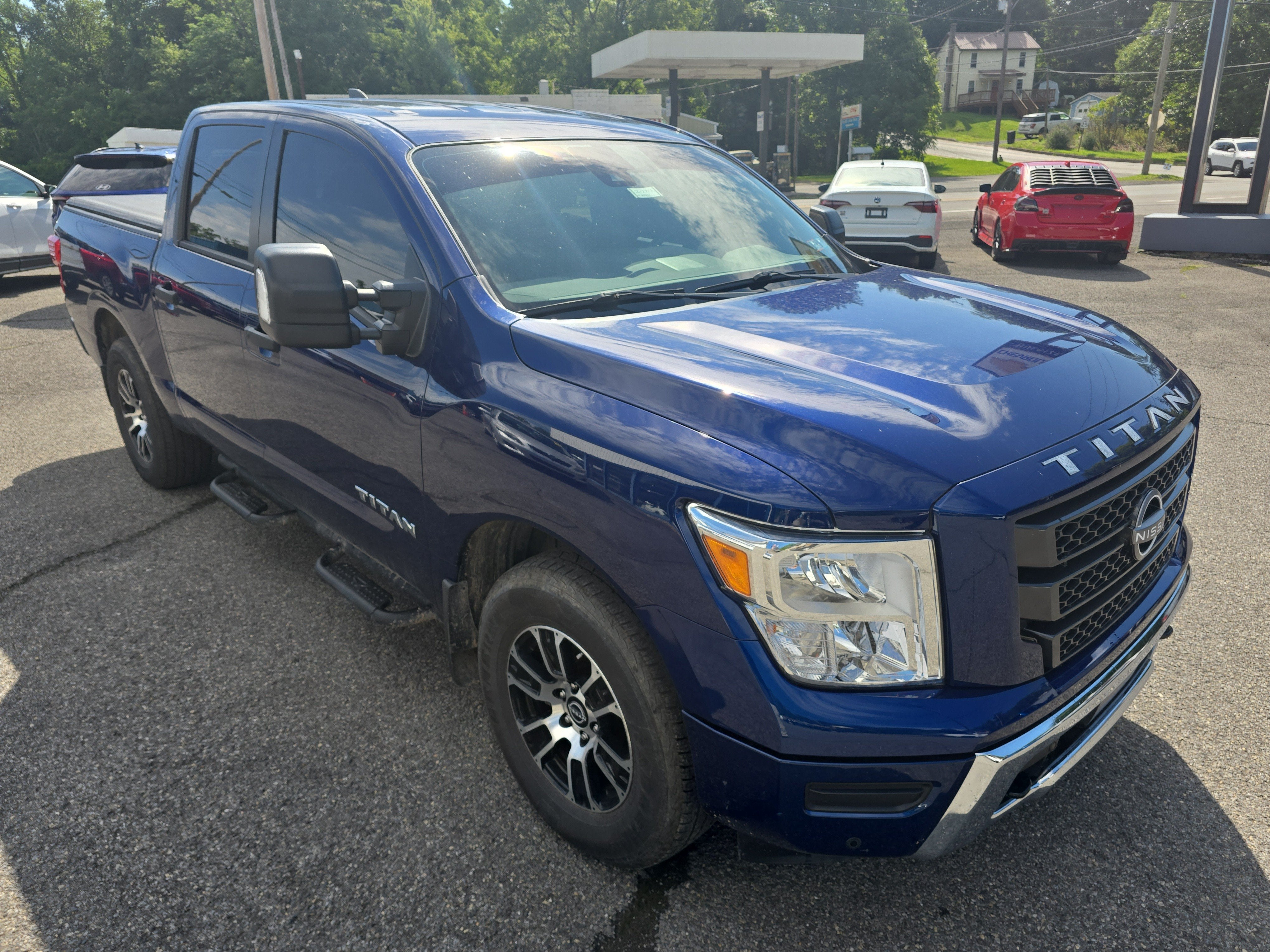 2024 Nissan TITAN Crew Cab SV 4x4