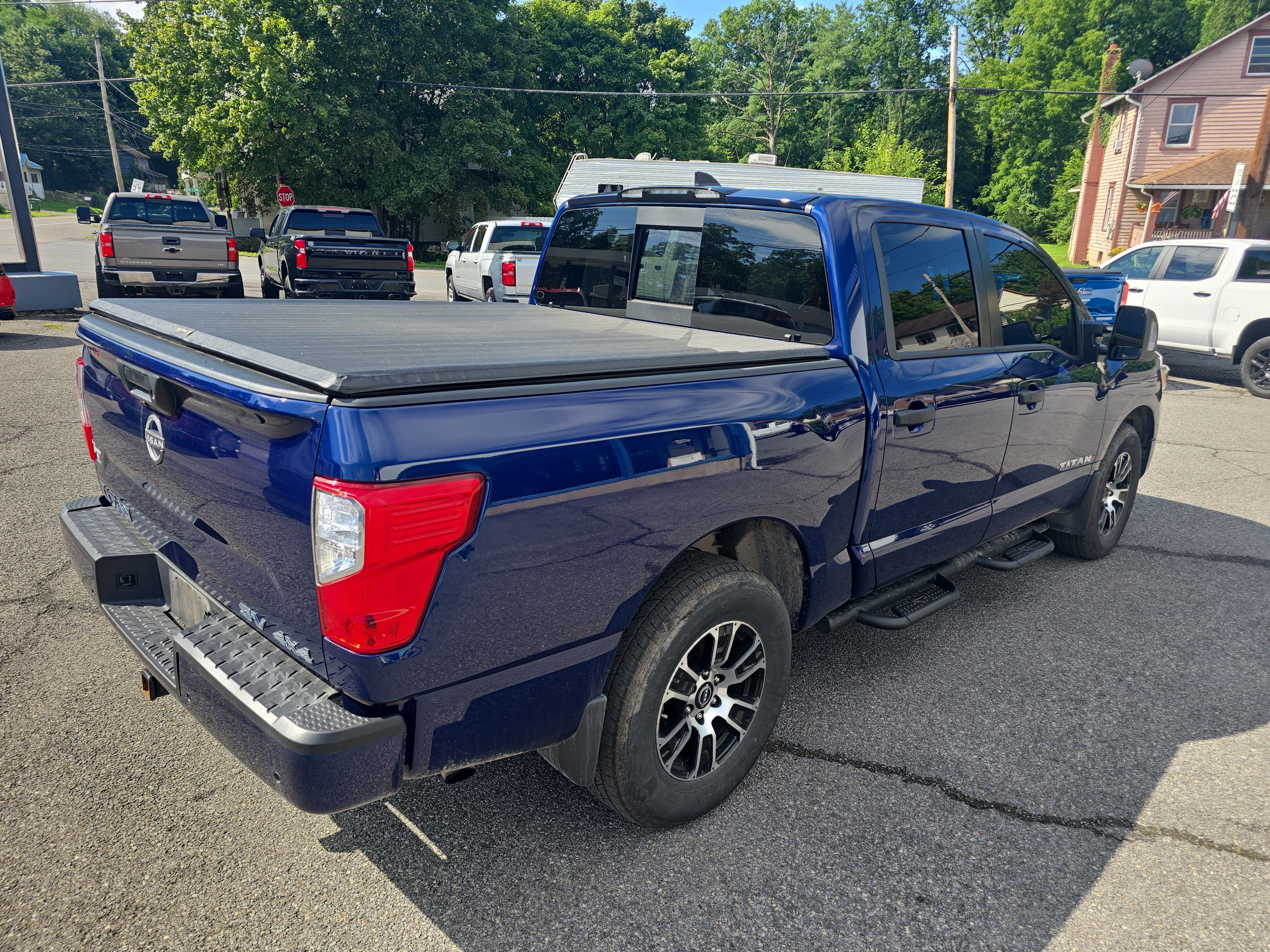 2024 Nissan TITAN Crew Cab SV 4x4