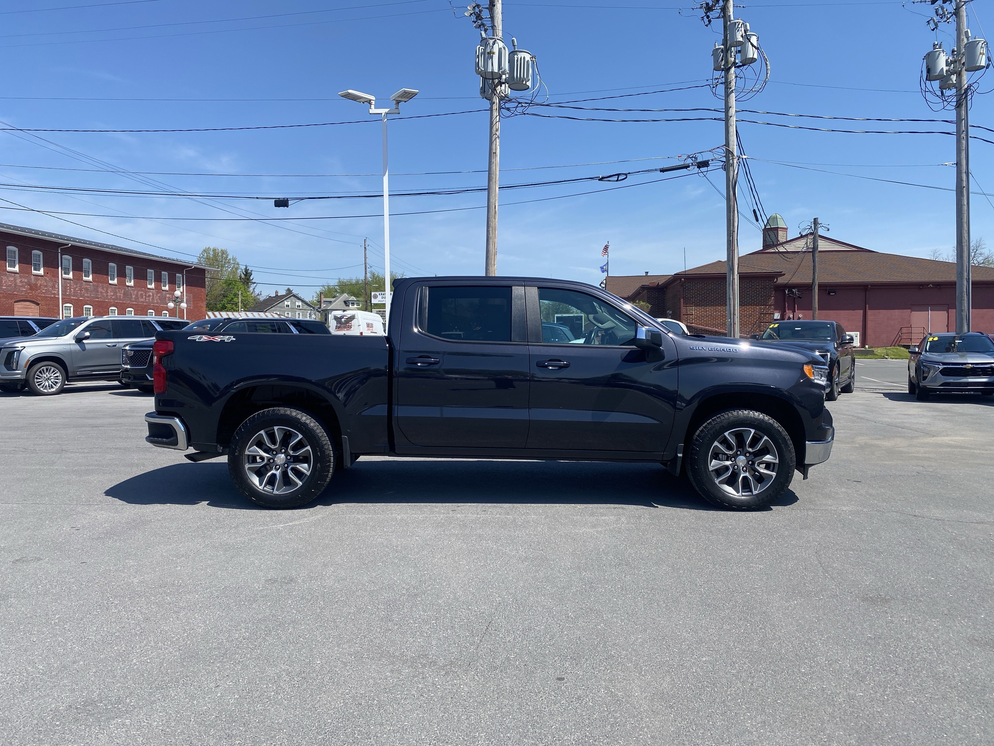 2023 Chevrolet Silverado 1500 LT (2FL)