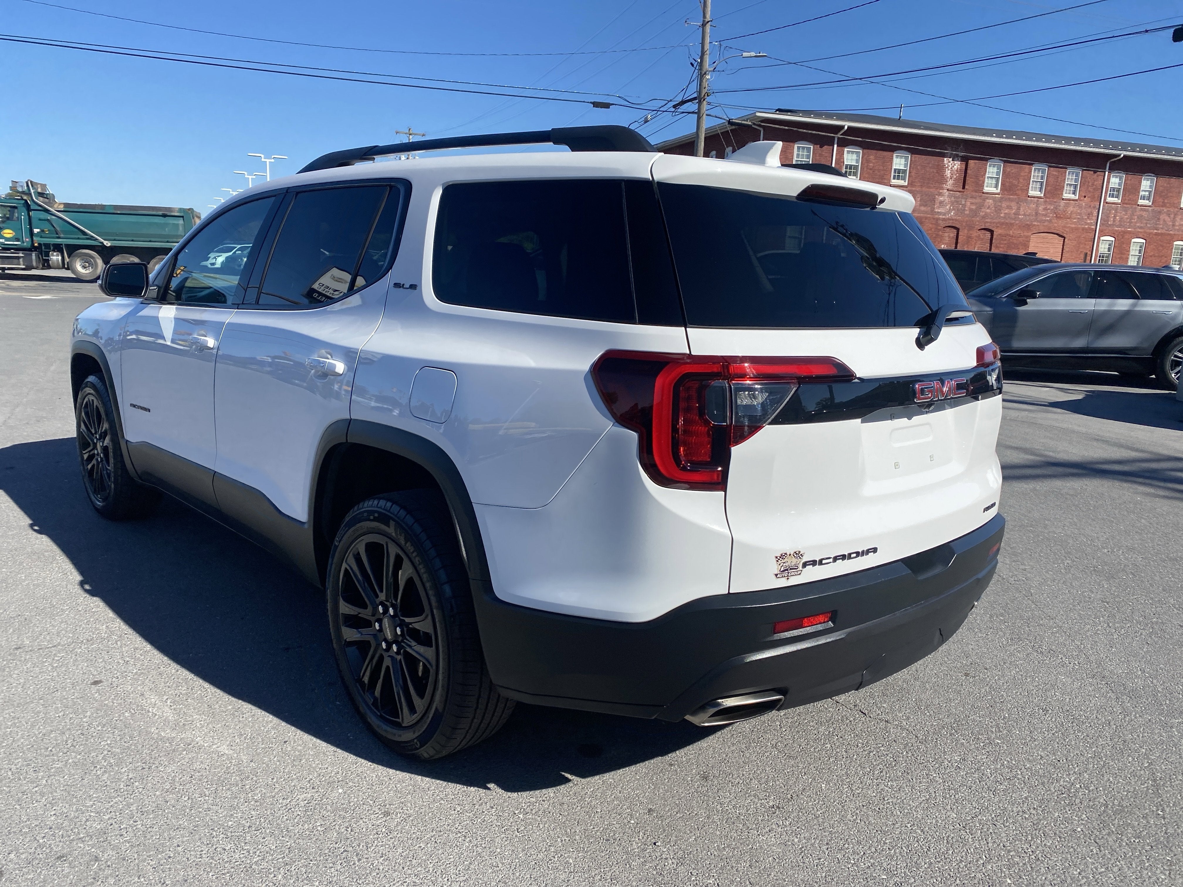 2023 GMC Acadia SLE
