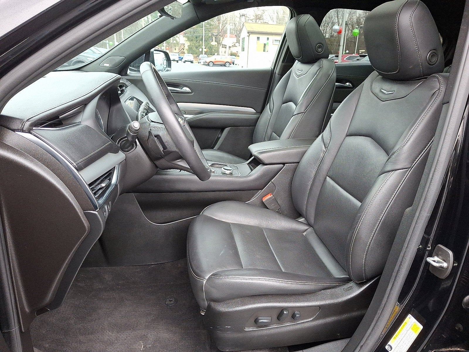 2022 Cadillac XT4 Premium Luxury