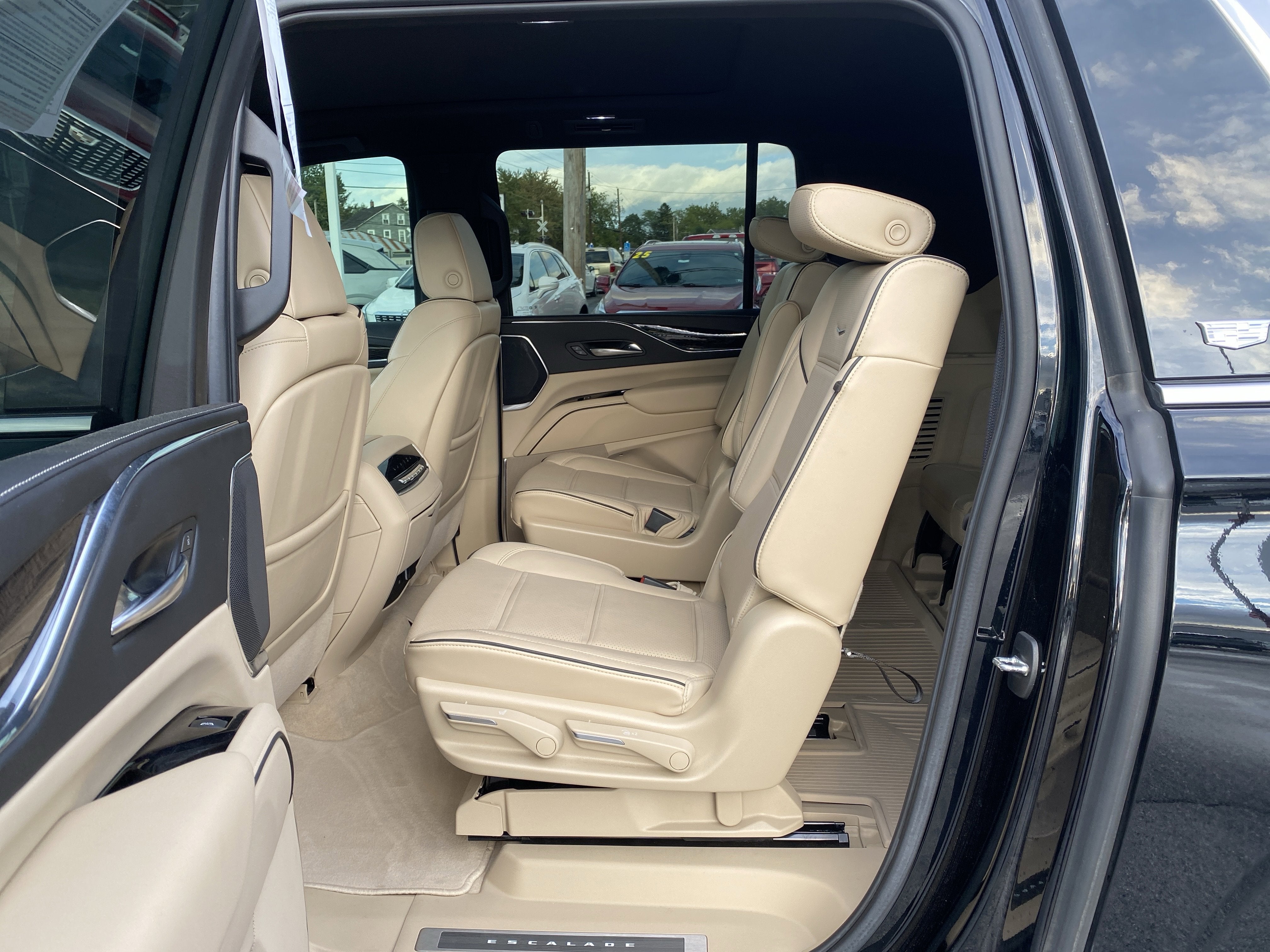 2022 Cadillac Escalade ESV Premium Luxury