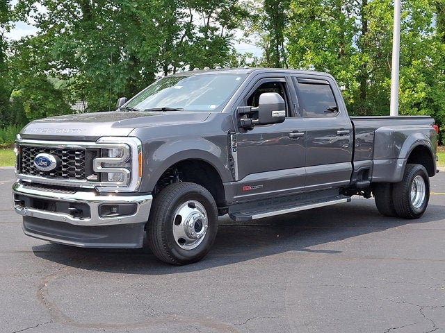 2023 Ford Super Duty F-350 DRW LARIAT