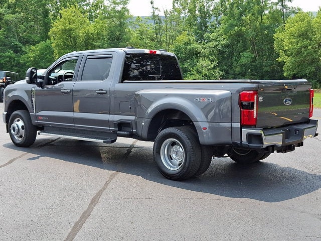 2023 Ford Super Duty F-350 DRW LARIAT
