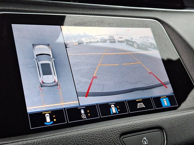 2022 Cadillac XT4 AWD Premium Luxury